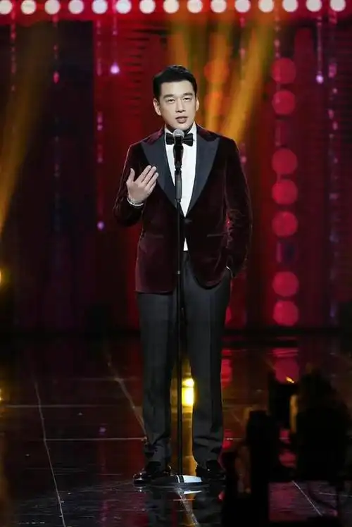 回顾王耀庆因懒得搬家娶了房东女儿婚后生两子生活幸福美满