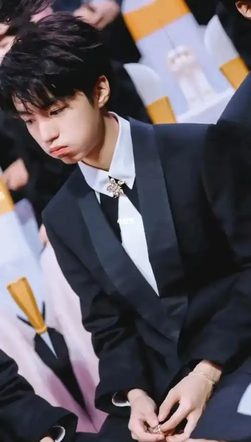 哇王俊凯也太帅了吧