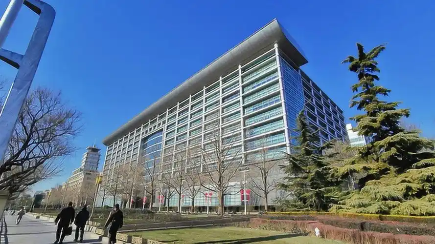 北京工商银行总部大楼,距离天安门很近,真气派