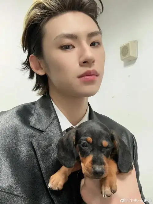 小鬼问罗伯特怎么不回他#  小鬼王琳凯愚人节空降超话96  疯狂艾特