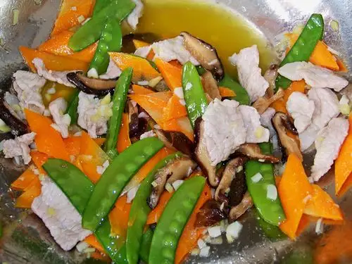 家常五彩荤素小炒