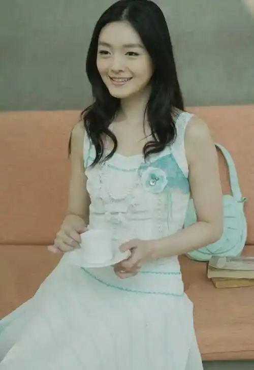 其实那时的大s很甜美淑女_时尚_风格_很漂亮