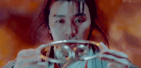 李宗盛有一首《给自己的歌》,他唱,岁月你别催,走远的我不追.