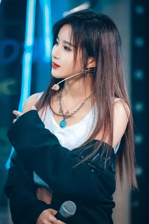 今天是段艺璇老公