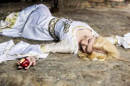 二次元美女死亡图片