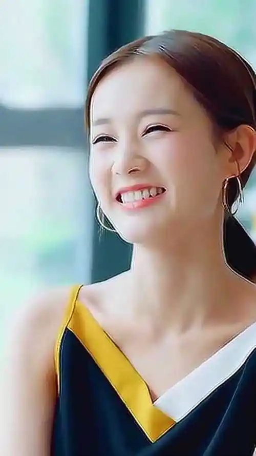 李一桐甜美微笑会笑的眼睛超迷人属实惊艳