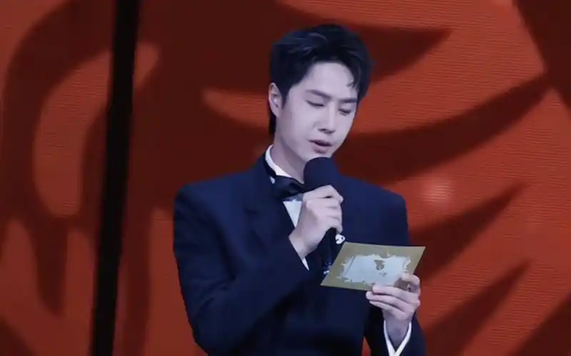 【王一博】来听听小啵第36届金鸡奖闭幕式颁奖致辞,声音好好听啊!