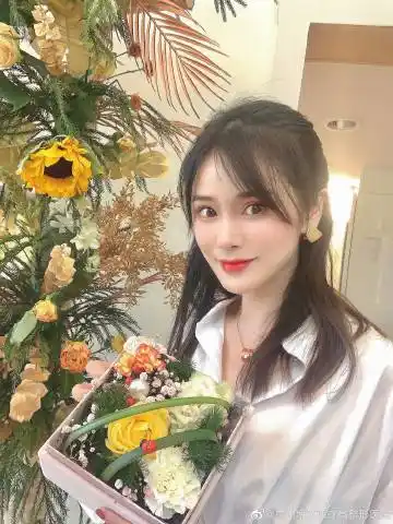 更多 a 微关系 她的关注(310) 颜值小辣椒 薇拉摄影旅拍三亚店 灶妈子