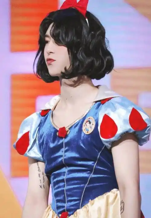 有种"角色扮演"叫范丞丞,扮白雪公主美如画,比女人还有味道_形象_不