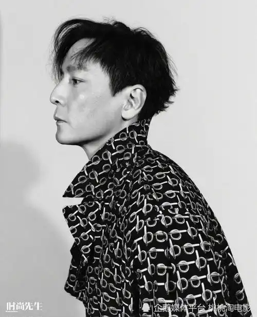 男星吴彦祖《时尚先生》封面大片,不老男神帅气依旧