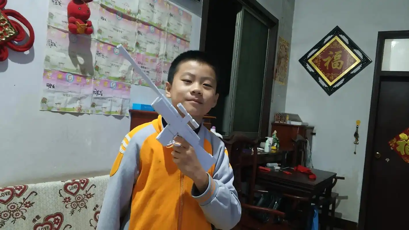 手工awm周末到了折把awm和小伙伴一起现场吃鸡吧