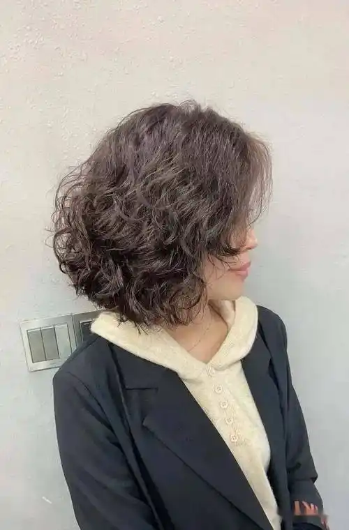 2021短发全头烫巨好看