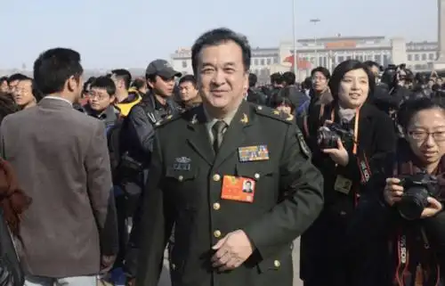 明星不仅会演戏,有些明星的军衔高的吓人,绝对的隐藏大boss_潘长江