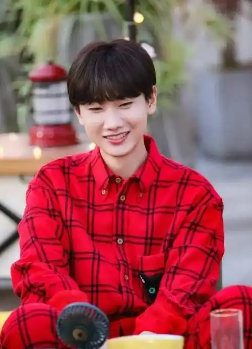 情歌转换器汪苏泷,年少成名爱唱小情歌,已结婚5年还有个女儿?