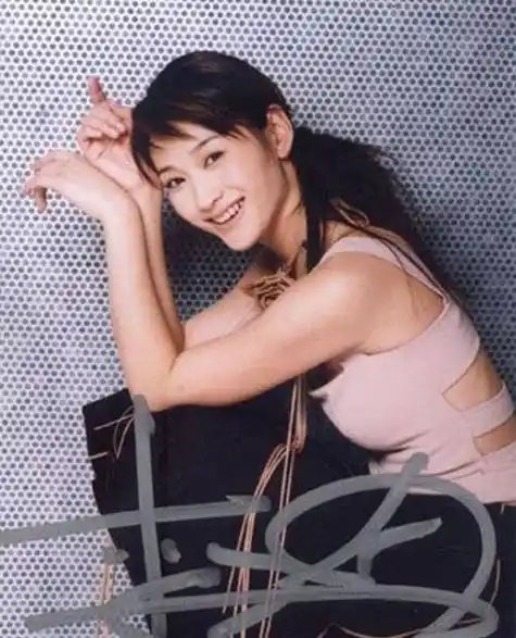 李小冉珍贵老照片:为什么说美人都是天生的?_角色_百科_履历