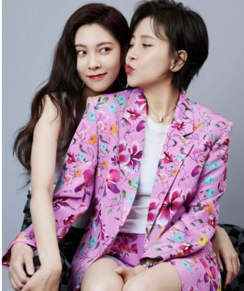 看看李斯丹妮宋妍霏的妈妈就懂了在人生任何阶段都能活出自己的精彩