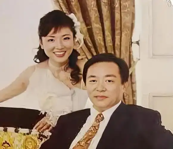 回顾主持人周涛:与姚科离婚后再嫁富豪,直言对女儿心中有愧