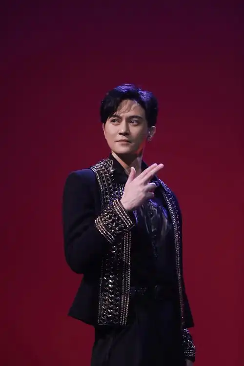 张智霖悬空下腰##披荆斩棘