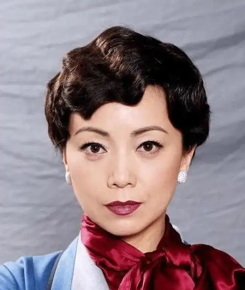 她是香港著名的实力派女演员,因为做错了这件事,40多岁还是单身