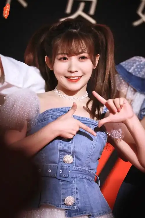 很高兴认识你#突然更新@火箭少女101_赖美云