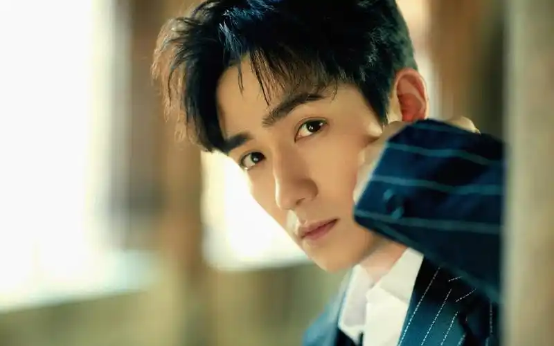 回顾年轻时其貌不扬上了年纪却帅气这6位男明星反差真大