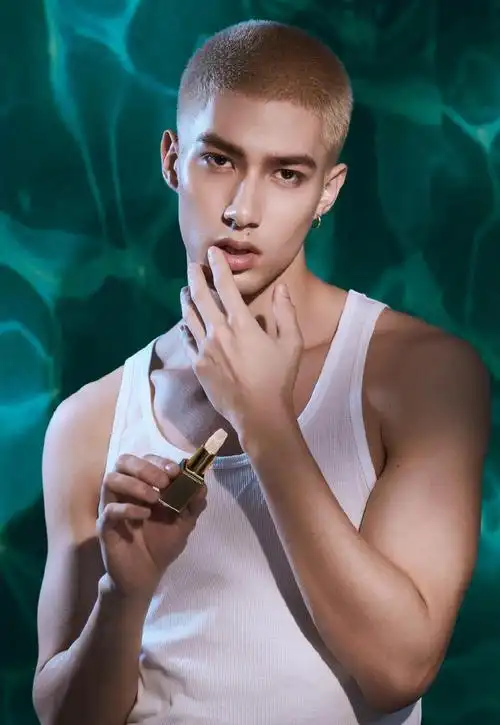 现在又有一家后援会涉嫌吞粉丝的钱,就是创造营2021成团的偶像米卡,他