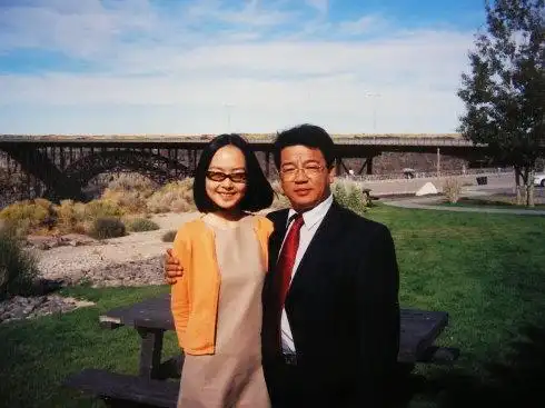 47岁鲁豫近照面容苍老气质全无丈夫却越活越年轻