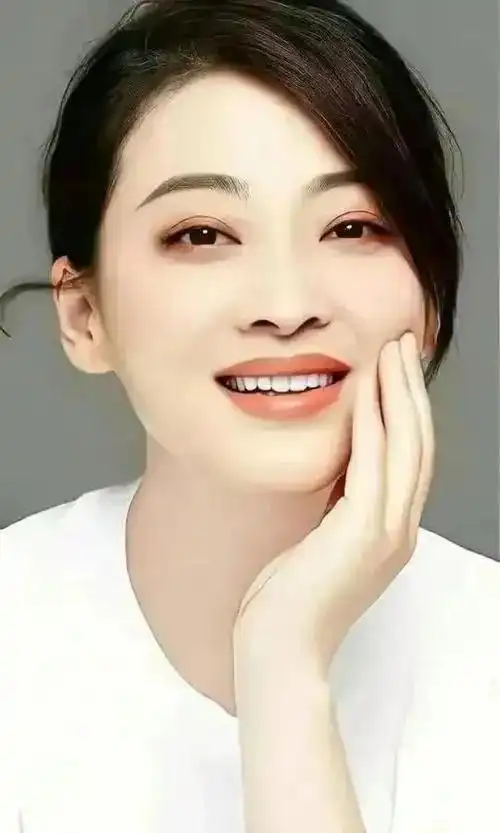 在娱乐圈里,在"七朵金花"里,若论姿色漂亮,梅婷最多中上等或上中等.