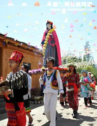 彩云之南 五彩缤纷的怒族"仙女节"(图)