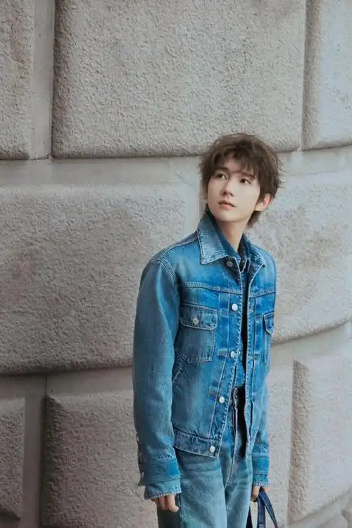 double牛仔和帅气真的好爱看王源穿一些牛仔套装啊清爽帅气的男大爱了