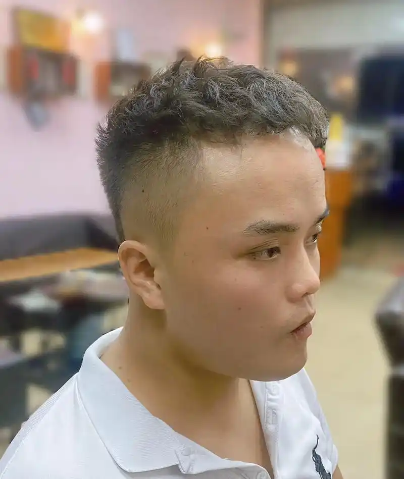 头发少的可怜,方脸适合这款 #男生烫发发型推荐 #附 - 抖音