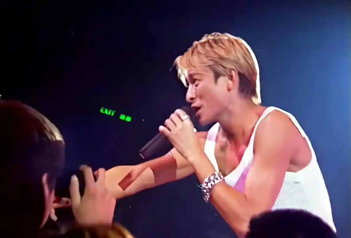 以现在眼光看刘德华99演唱会依旧超前,打碎了当年对他质疑的人