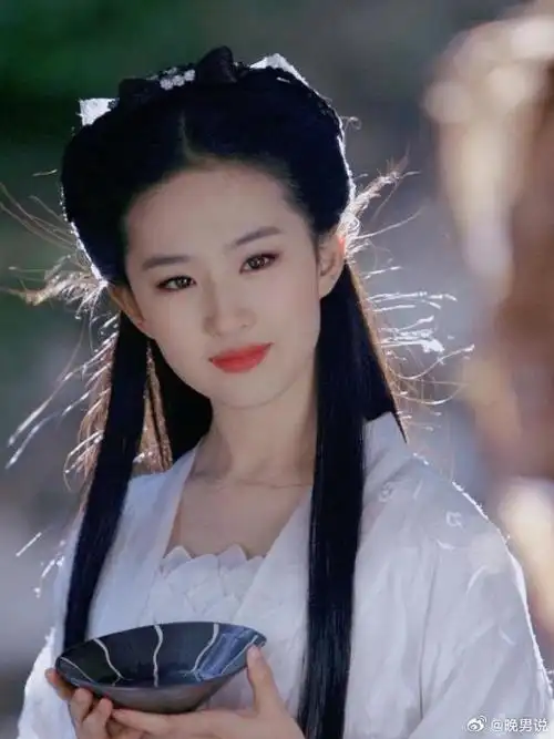 为什么刘亦菲从不接清宫戏#    当她换上"甄嬛装"后,一出场就剧终.