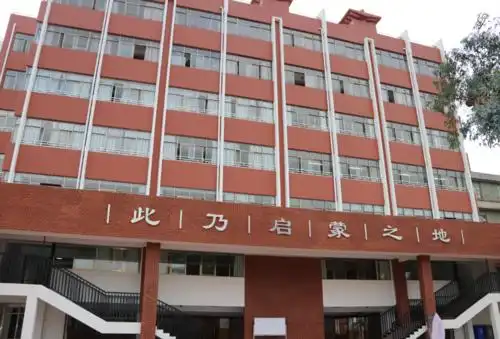 昆明理工大学附属中学复读学费是多少