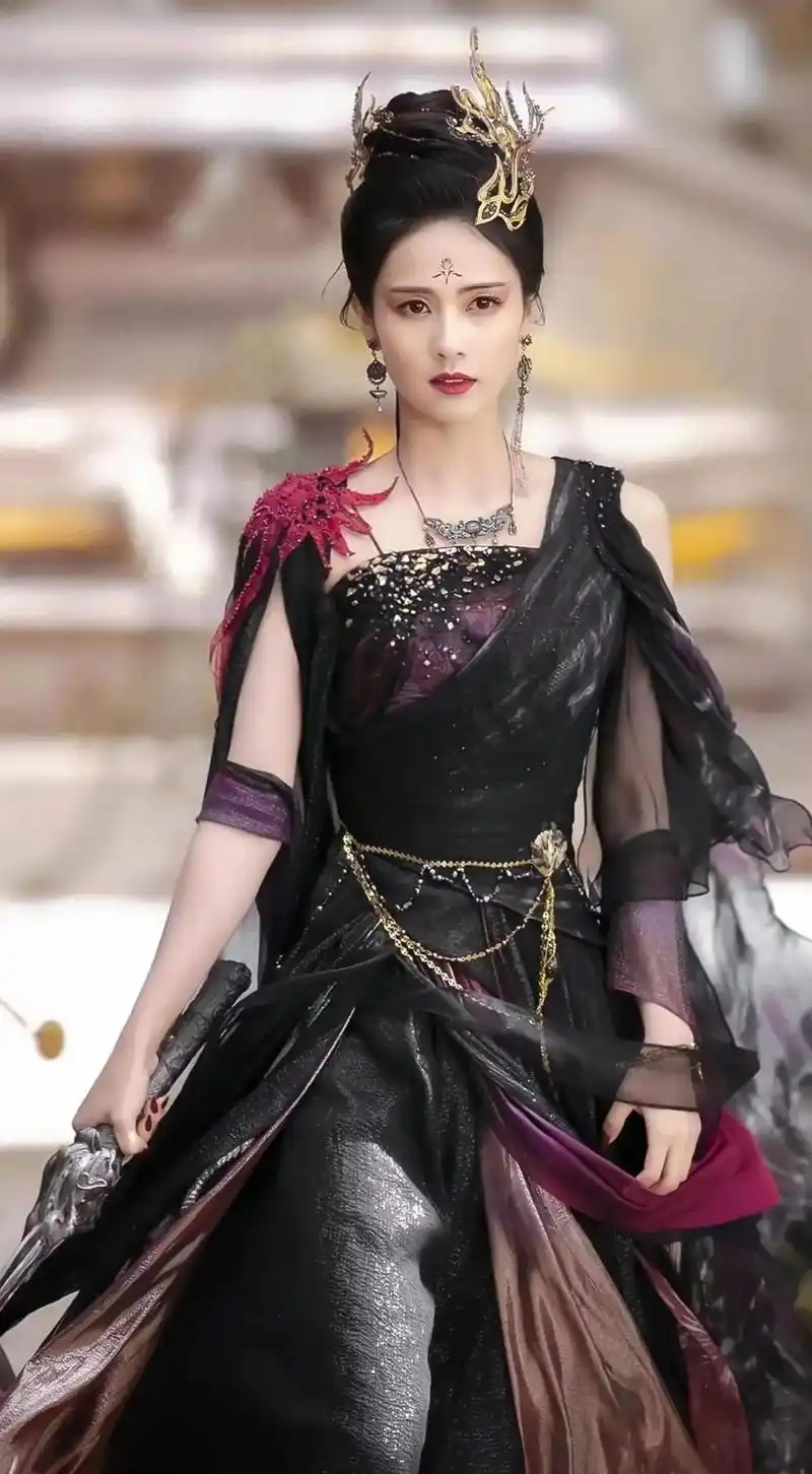 内娱女明星的古装黑衣造型 黑色的服装给人一种神秘,冷酷,霸气,大胆的