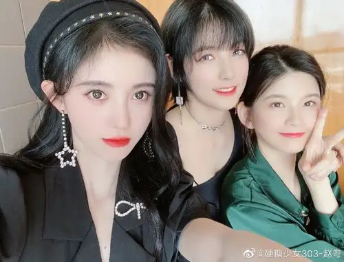 能量月#康康今天活动遇到了谁@snh48-林思意@鞠婧祎短暂的相聚了一下