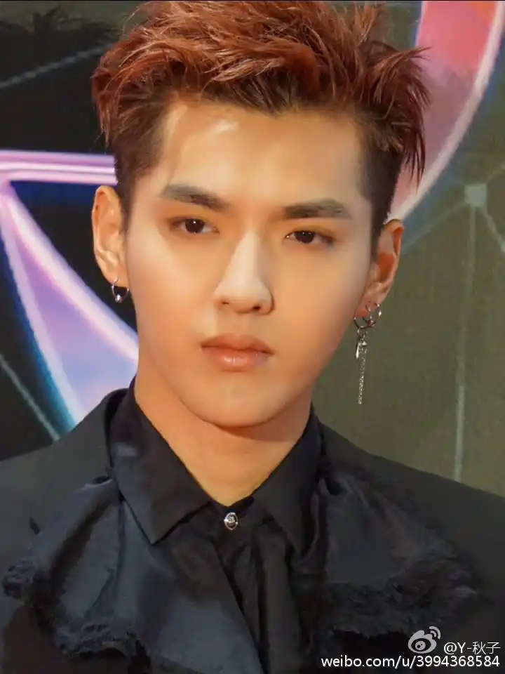 多图展示wuli吴亦凡的发型,只有真的帅哥才敢于不断折腾发型!