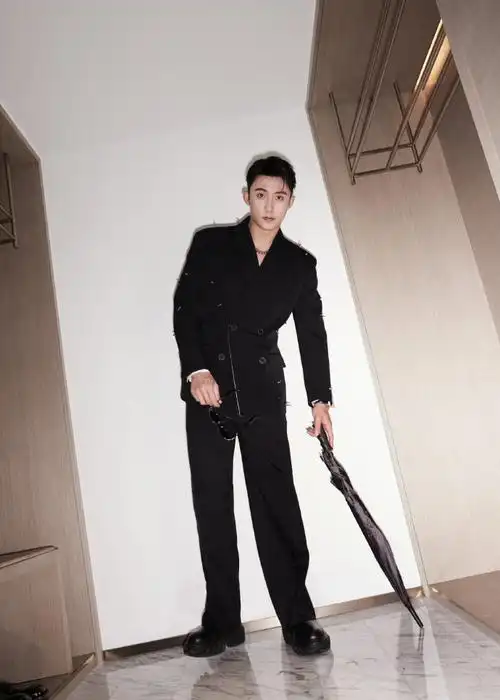 黄景瑜超话#微博之夜#沉潜冬日,浮光入怀.