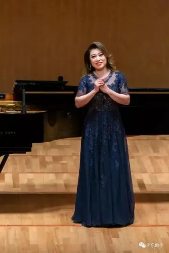 女高音歌唱家万丹上海独唱音乐会中外作品六首