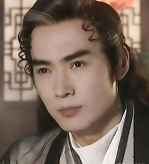 凭借焦恩俊那出众的容貌,无论何种发型,他都能轻松应对,展现出别样的