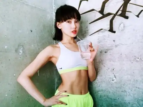 黄龄在赛前更是突击训练,让身线更加窈窕紧实,展现出最美的一面