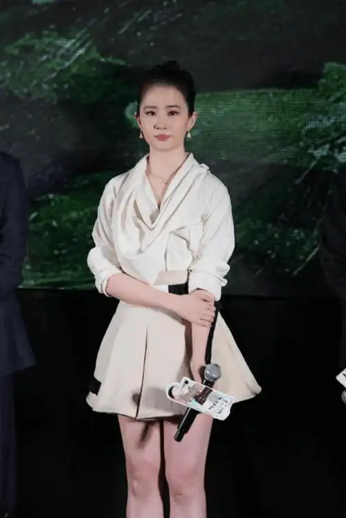 刘亦菲新剧引关注!分享的两款穿搭太美了