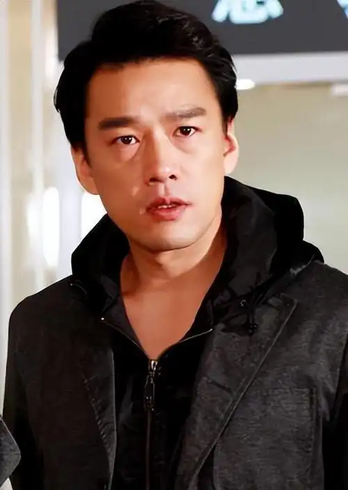 但是,你知道王耀庆曾经是一个为了省房租而娶房东女儿的普通年轻人吗?