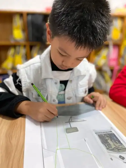 世博爱幼儿园大班组"美术课"第二周活动