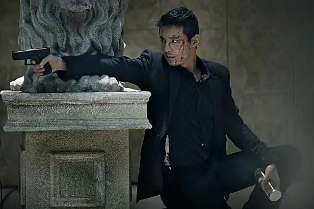 你知道韩国大叔的出处吗?这部电影告诉你,电影中的最强大叔