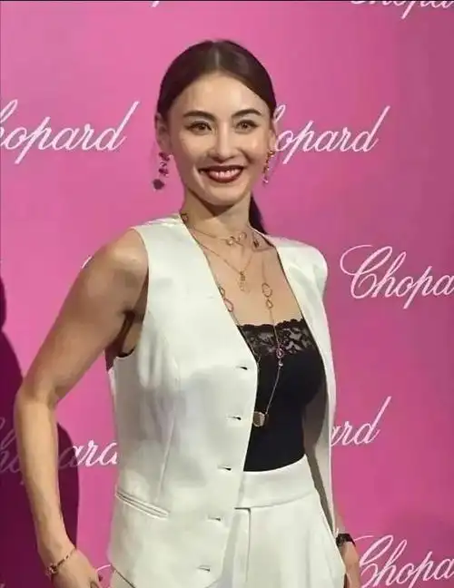 港媒太实在了张柏芝的图不p一下就放出来法令纹暴露真实年龄