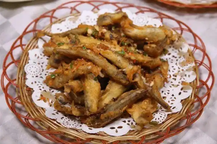 独家揭秘!平洲"粉肠粥大王" 27年圈粉无数的秘密,就凭三道…?