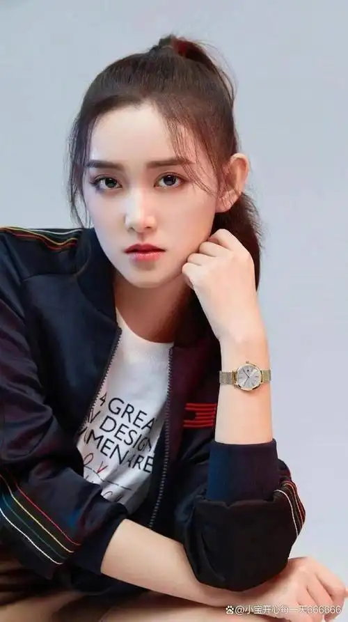 谈到蒋依依,应该是很多人都非常喜欢的一个小童星吧,她在年纪很小的