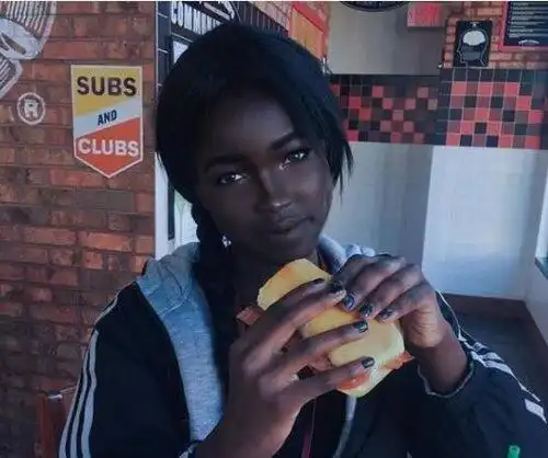 世界上最漂亮的非洲黑人美女黑人女孩lolita成最黑网红2