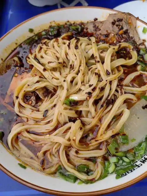 地道的兰州牛肉面不同的粗细种类不同口感
